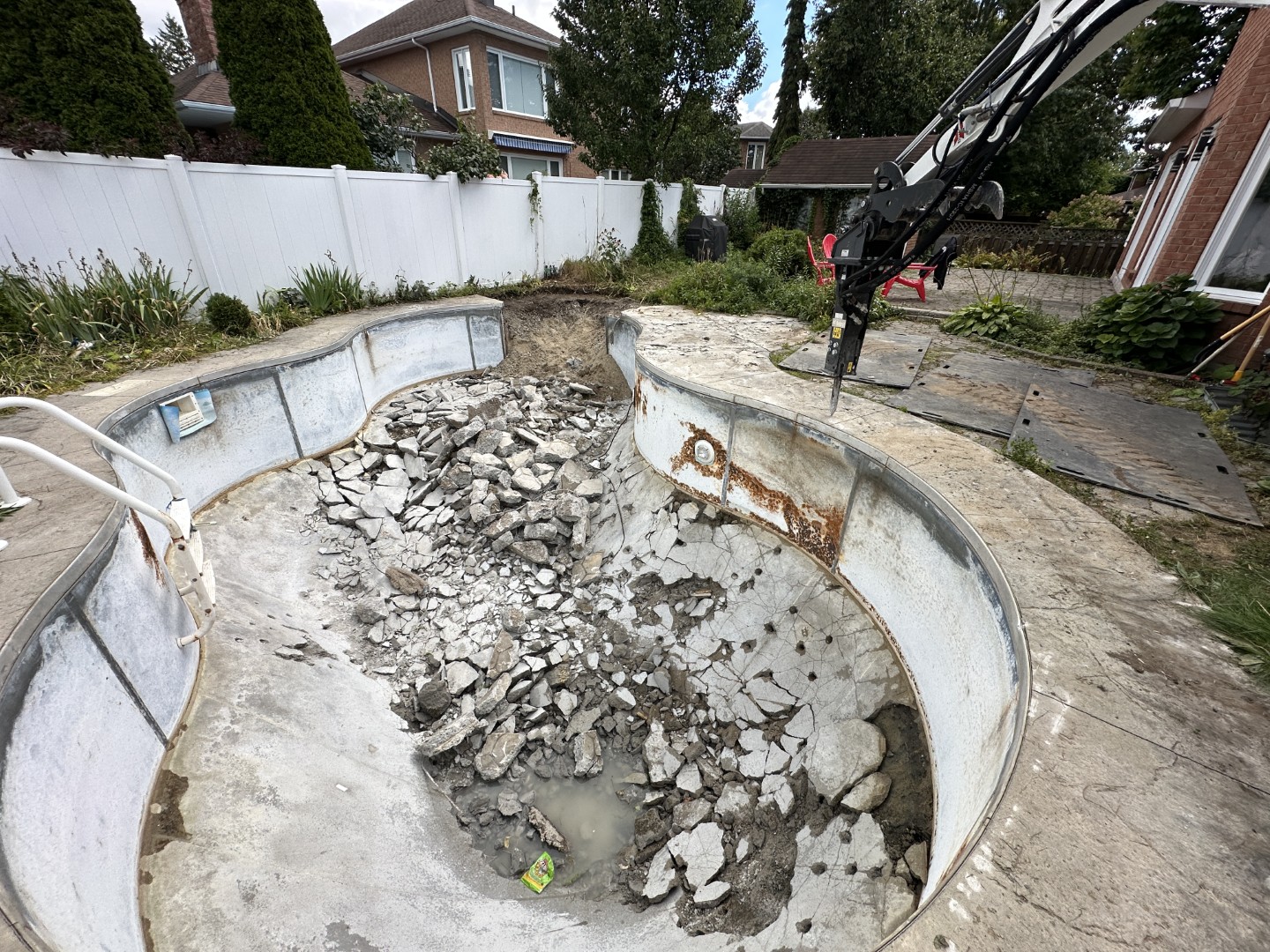 Démolition de piscine creusée — réalisation 16